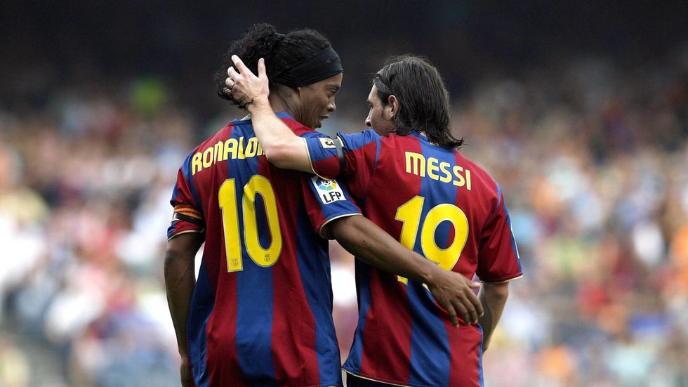 Ronaldinho opened up on his close relationship with Barcelona superstar Lionel Messi 62
