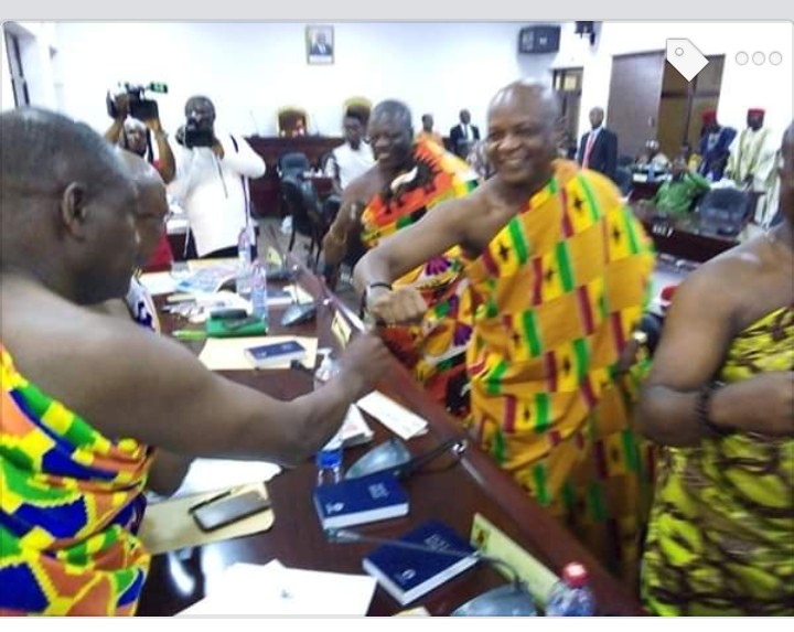 Coronavirus: Chiefs in Ghana introduce fist and elbow-shakes [Video] 51