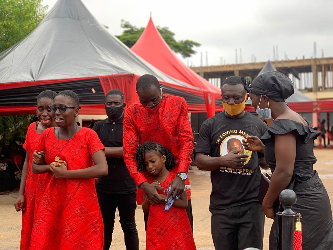 Video: Children Of Nana Agyei Sikapa Break Down In Tears At Their Father’s One Week Celebration | Video 51