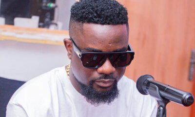 High Court orders Sarkodie to appear in court. 50