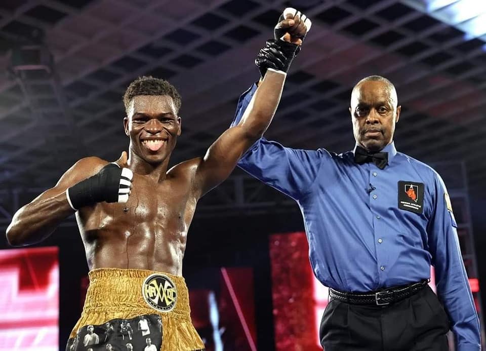 Richard Commey demolishes Jackson Marinez in KO 49