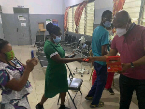 Okudzeto Ablakwa surprises healthcare workers with free lunch, chocolates. 49