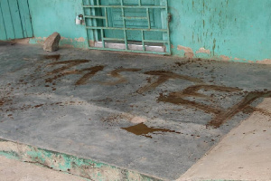 Teachers in Koforidua boycott class as unknown persons 'shit bomb' school. 45