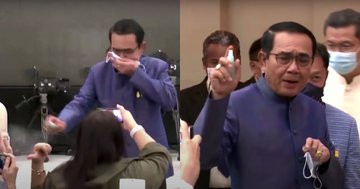 Thailand's Prime Minister Prayuth Chan-ocha sprays sanitiser on reporters to avoid answering press questions (photos & video). 49