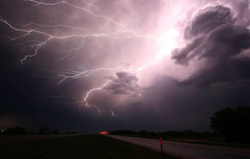 Declining male fertility increases climate change vulnerability. 1
