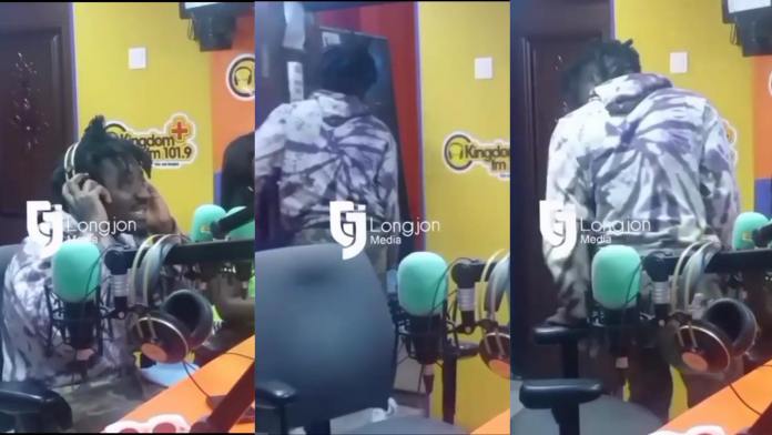 Amerado walks out during live radio after the presenter compared him to Sarkodie - (Video). 60