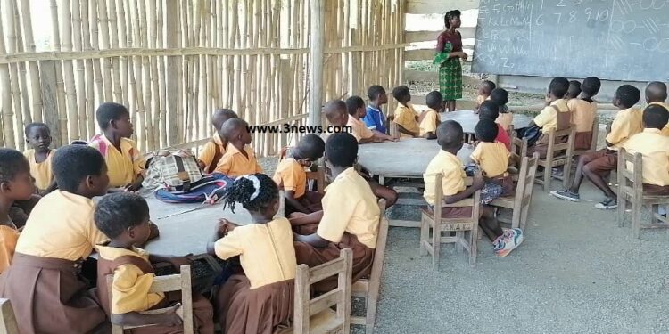 KG pupils, teachers battle with reptiles due to bamboo school structure. 49