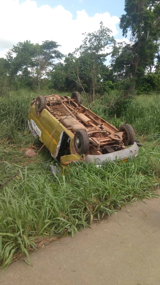 E/R: 3 school children die in a head-on collision, many injured. 45