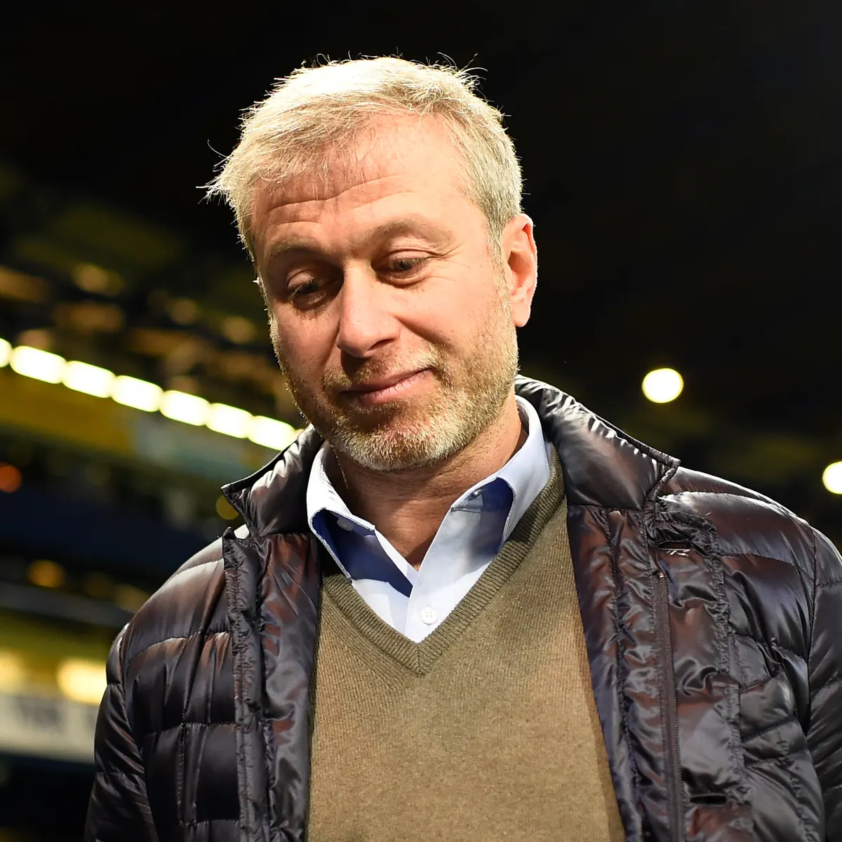 Roman Abramovich reportedly begging his friends to lend him $1M to pay staff? 56