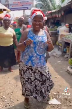 Market women at Accra Central show off dancing skills as they mark Christmas. 45