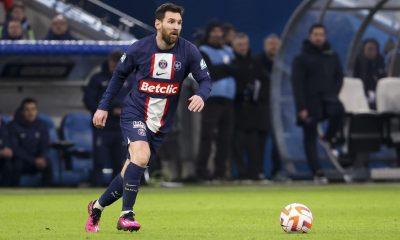 Messi's entourage meets with PSG board. 76