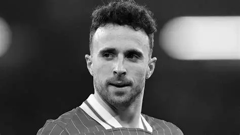 Portrait collage of 10 famous footballers who died in 2025