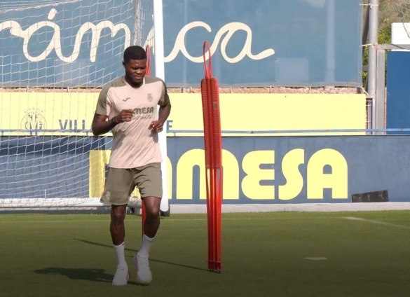 Thomas Partey in Villarreal training gear during his first session with the team.