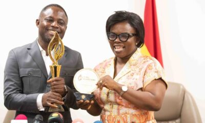 Health Minister Kwabena Mintah Akandoh presents GHC 50k award to oncology nurse Naomi Ohene-Oti for global nursing recognition