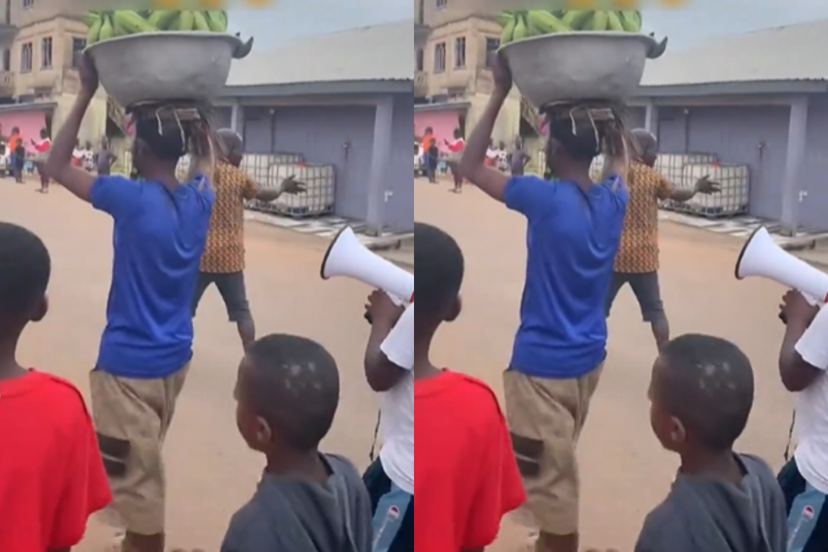 Kwahu Obomeng residents parade a man accused of stealing plantain through the township while he carries it in a pan.