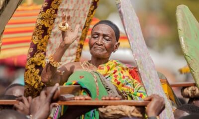 Traditional executioners in Kumasi enforcing Otumfuo’s night ban during Asantehemaa burial.\