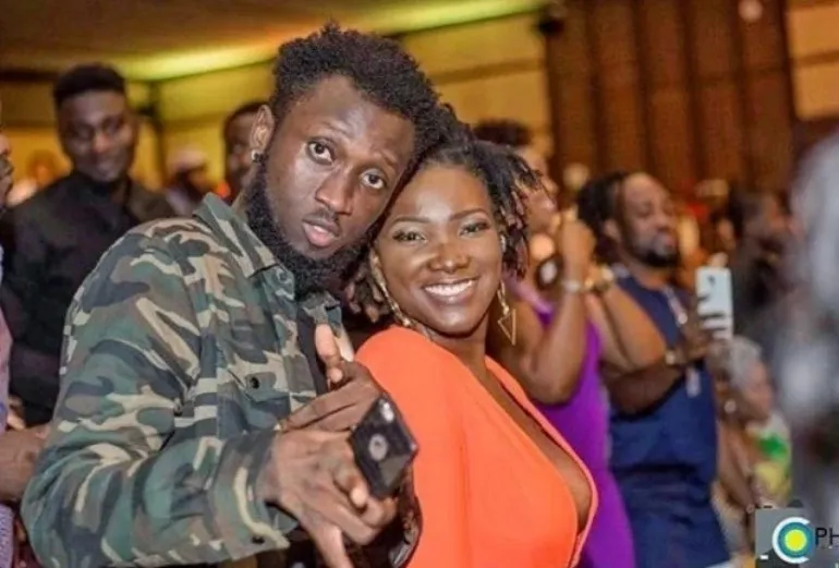 OgeeTheMc performing after returning to Ghana following Ebony Reigns’ death