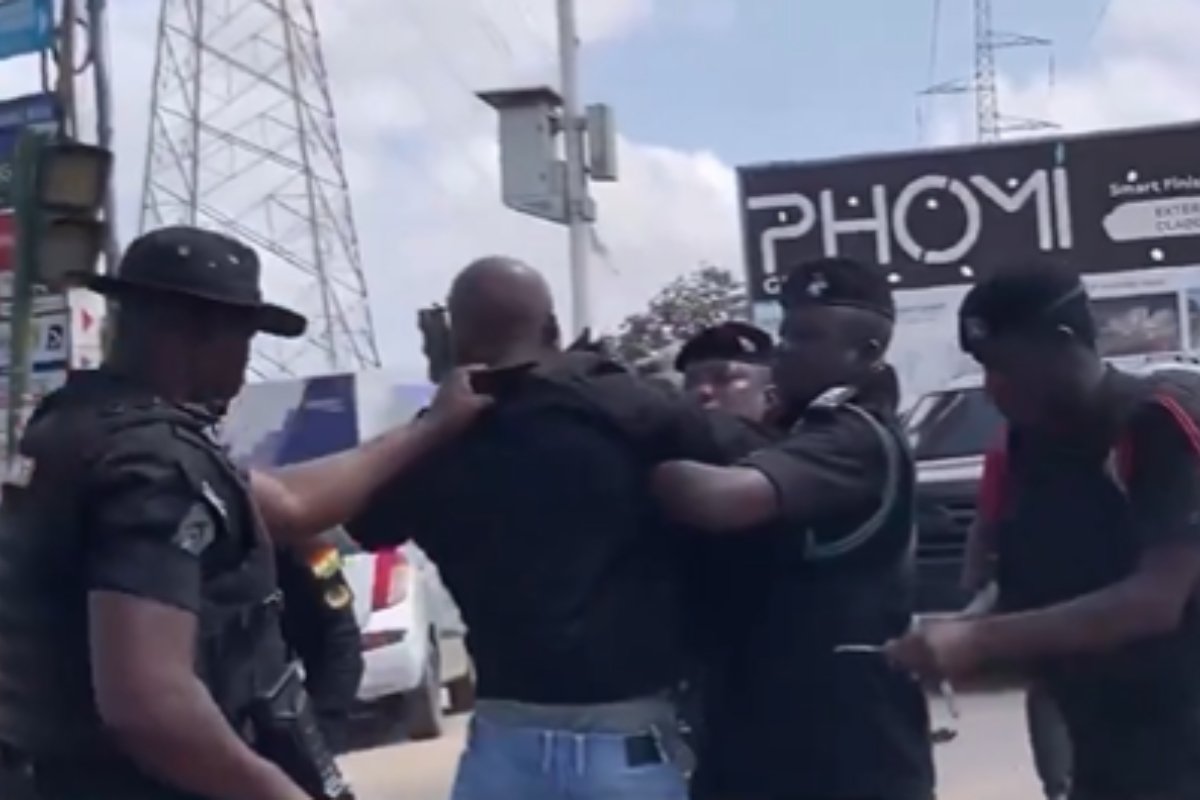 Police arrest four men posing as National Security operatives for disrupting a demolition exercise in Ayawaso West.