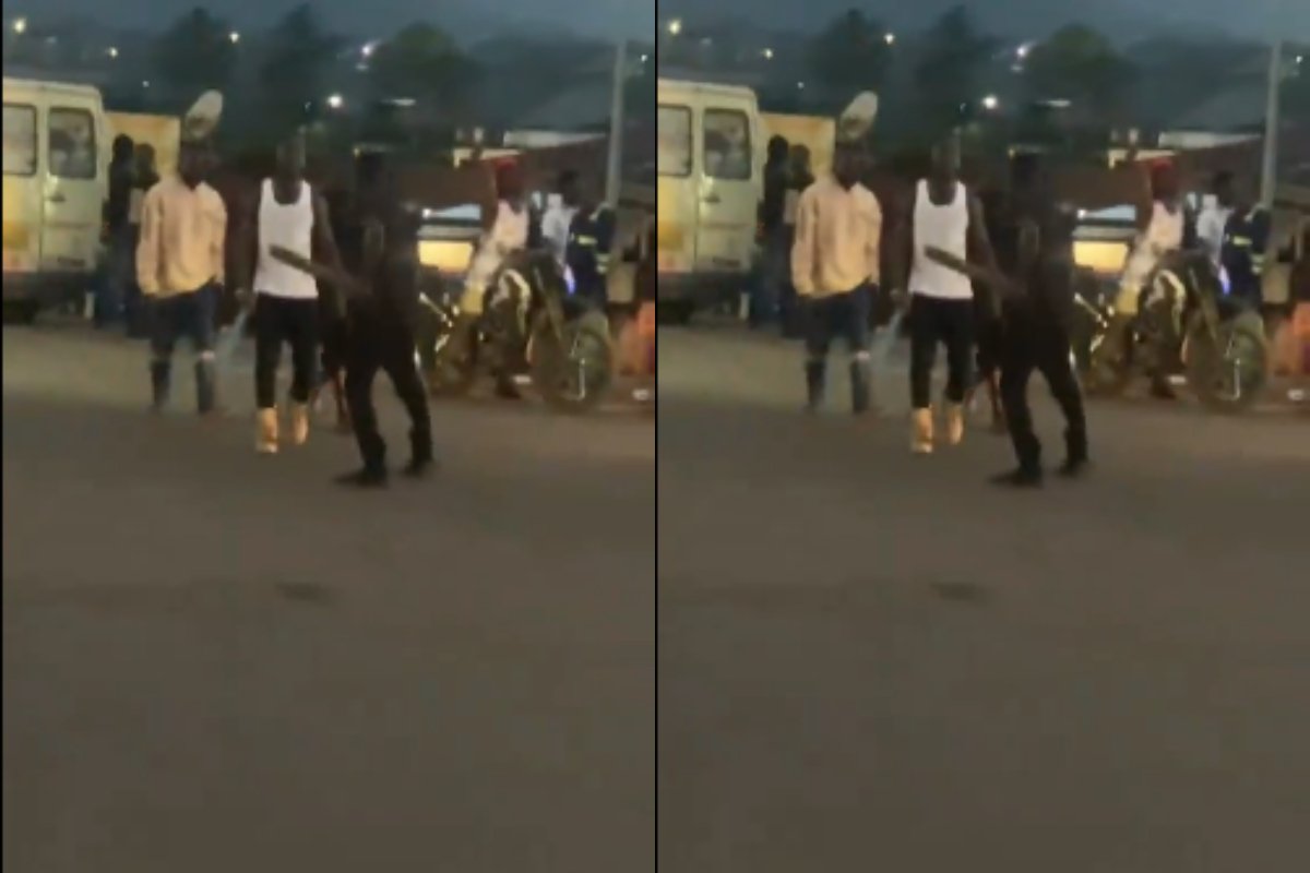 A video has emerged showing Nkawkaw musician Phada Gaza wielding a machete and confronting another person shortly before the violent clash that led to his death.