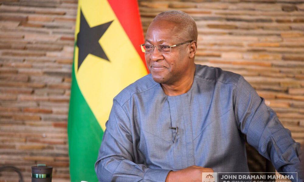 Vehicles crash while following President Mahama’s convoy in Wa, with minor collisions reported and security personnel managing the scene.