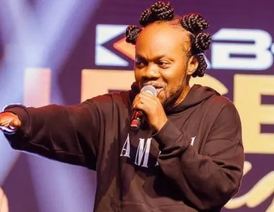 Late highlife legend Daddy Lumba performing on stage
