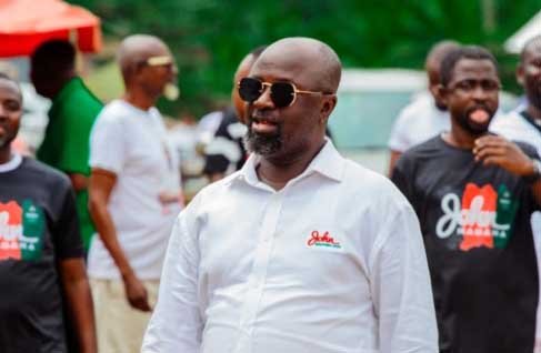 Kumasi Mayor Richard Ofori directing traffic after CBD decongestion