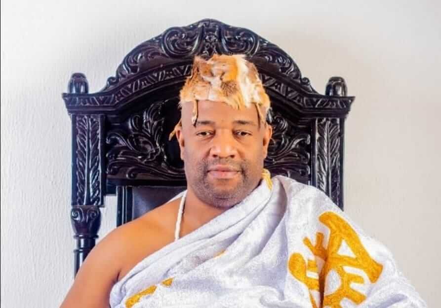 Ga Mantse King Tackie Teiko Tsuru II addressing children at Kinka Blonya festival